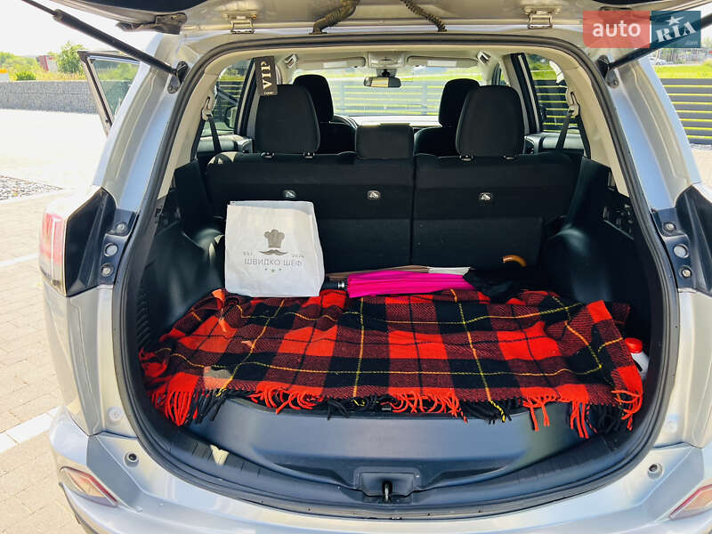 Внедорожник / Кроссовер Toyota RAV4 2017 в Мукачево