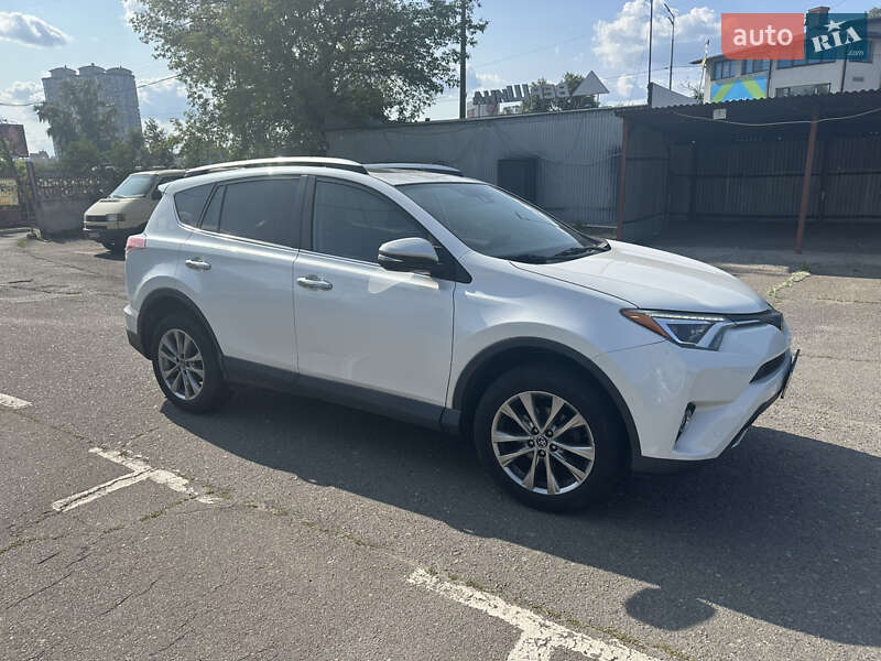 Внедорожник / Кроссовер Toyota RAV4 2016 в Киеве