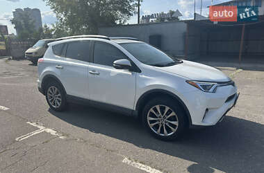 Внедорожник / Кроссовер Toyota RAV4 2016 в 