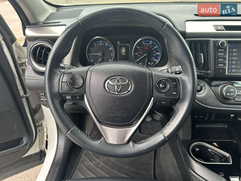Внедорожник / Кроссовер Toyota RAV4 2016 в Киеве
