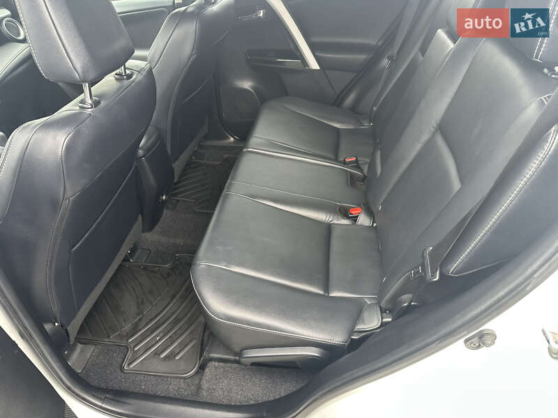 Внедорожник / Кроссовер Toyota RAV4 2016 в Киеве