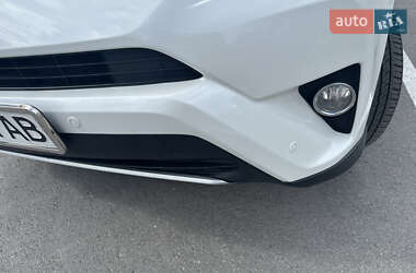 Внедорожник / Кроссовер Toyota RAV4 2016 в 