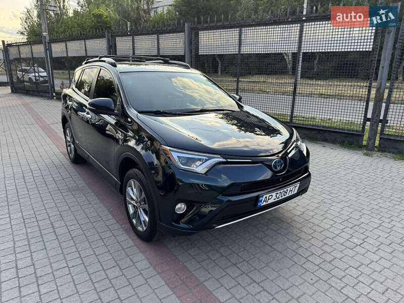 Позашляховик / Кросовер Toyota RAV4 2017 в Запоріжжі