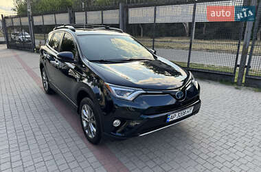 Внедорожник / Кроссовер Toyota RAV4 2017 в 