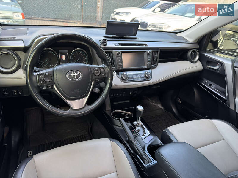 Позашляховик / Кросовер Toyota RAV4 2017 в Запоріжжі