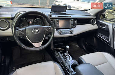 Внедорожник / Кроссовер Toyota RAV4 2017 в 