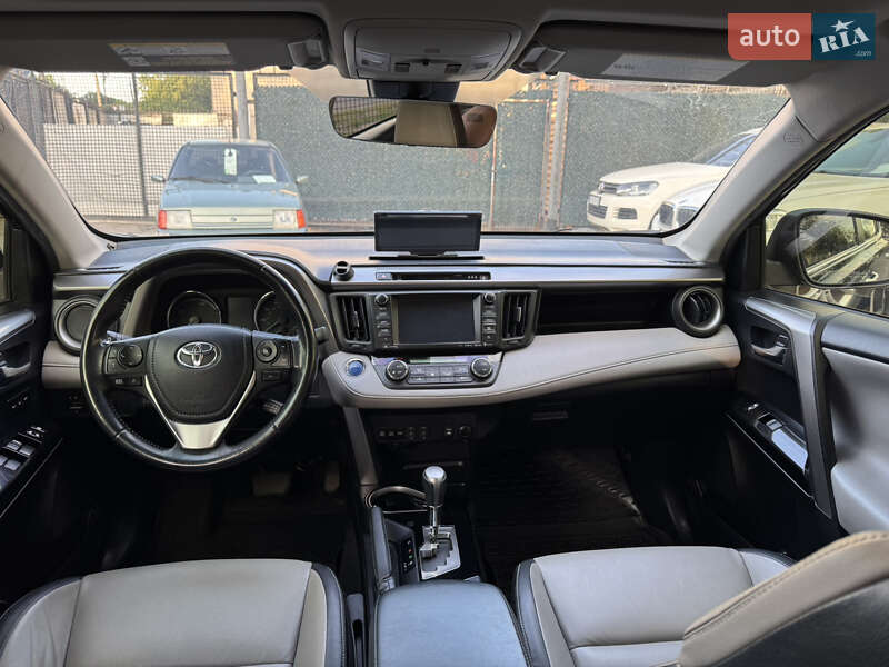 Позашляховик / Кросовер Toyota RAV4 2017 в Запоріжжі