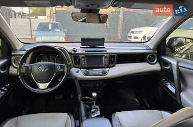 Внедорожник / Кроссовер Toyota RAV4 2017 в 