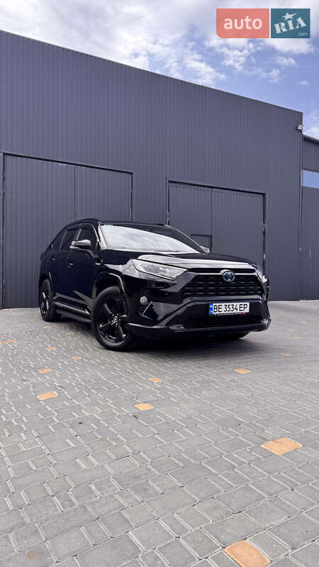 Внедорожник / Кроссовер Toyota RAV4 2020 в 