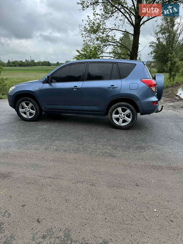 Позашляховик / Кросовер Toyota RAV4 2007 в Звягелі