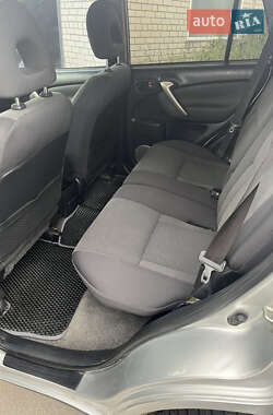 Внедорожник / Кроссовер Toyota RAV4 2005 в 