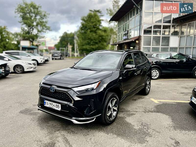 Внедорожник / Кроссовер Toyota RAV4 2023 в 