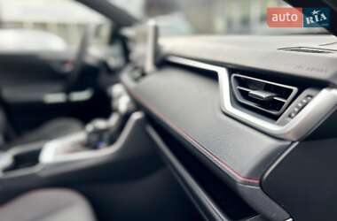 Внедорожник / Кроссовер Toyota RAV4 2023 в 