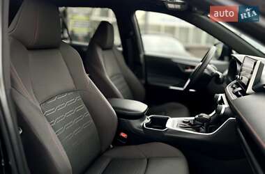Внедорожник / Кроссовер Toyota RAV4 2023 в 
