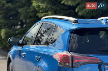 Позашляховик / Кросовер Toyota RAV4 2016 в Тернополі