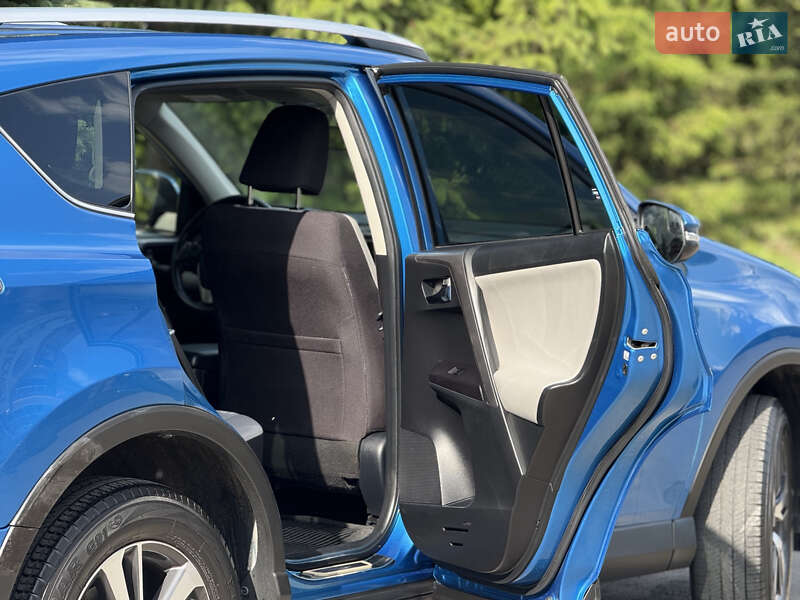 Внедорожник / Кроссовер Toyota RAV4 2016 в Тернополе