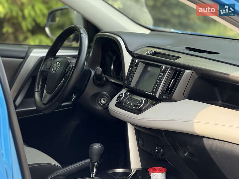Внедорожник / Кроссовер Toyota RAV4 2016 в Тернополе