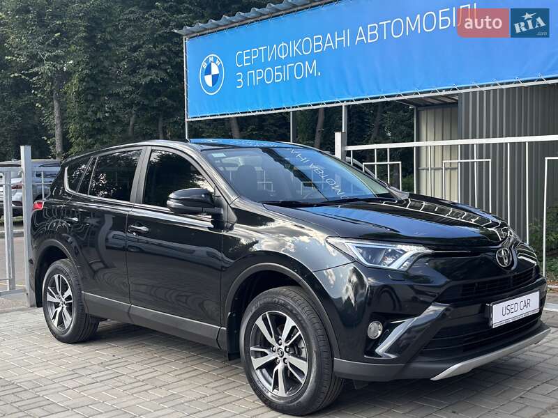 Позашляховик / Кросовер Toyota RAV4 2016 в 