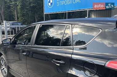 Позашляховик / Кросовер Toyota RAV4 2016 в 