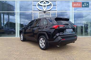 Внедорожник / Кроссовер Toyota RAV4 2021 в 