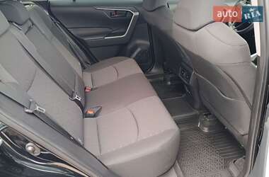 Внедорожник / Кроссовер Toyota RAV4 2021 в 