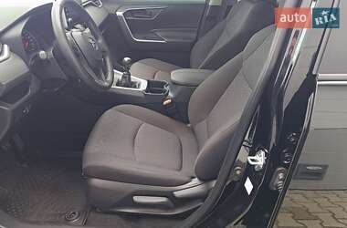Внедорожник / Кроссовер Toyota RAV4 2021 в 