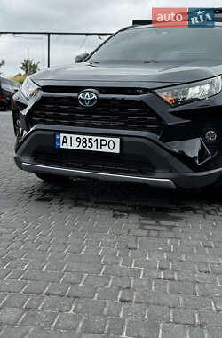 Внедорожник / Кроссовер Toyota RAV4 2021 в 