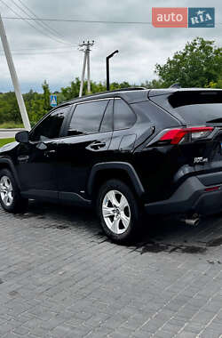 Внедорожник / Кроссовер Toyota RAV4 2021 в 