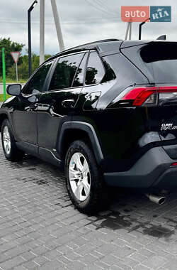 Внедорожник / Кроссовер Toyota RAV4 2021 в 