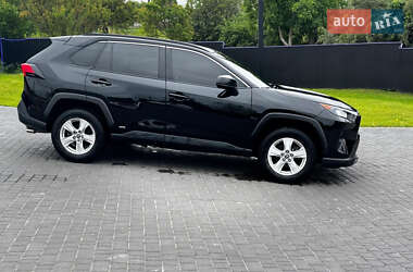 Внедорожник / Кроссовер Toyota RAV4 2021 в 