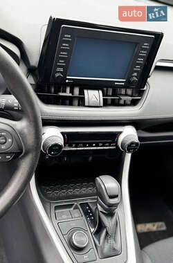 Внедорожник / Кроссовер Toyota RAV4 2021 в 