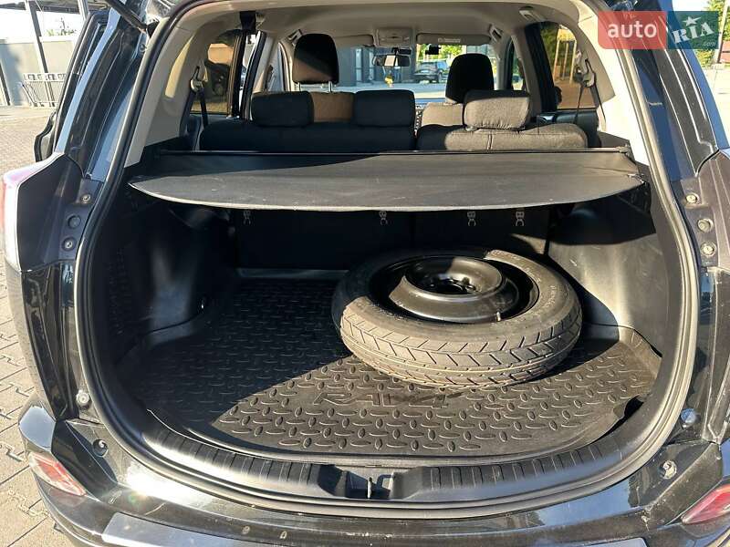 Позашляховик / Кросовер Toyota RAV4 2016 в Львові