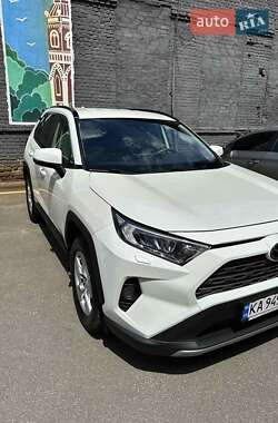 Внедорожник / Кроссовер Toyota RAV4 2020 в Киеве