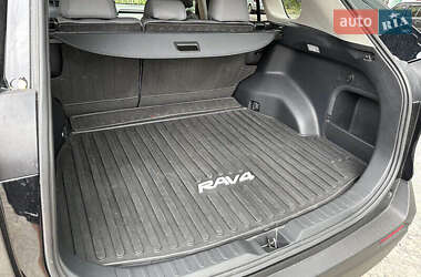 Внедорожник / Кроссовер Toyota RAV4 2020 в 