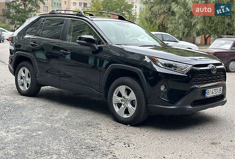 Внедорожник / Кроссовер Toyota RAV4 2020 в 