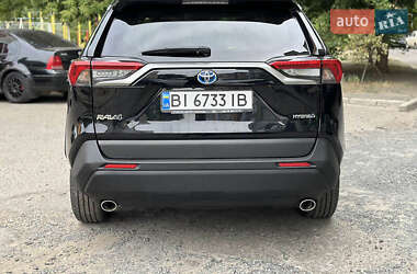 Внедорожник / Кроссовер Toyota RAV4 2020 в 