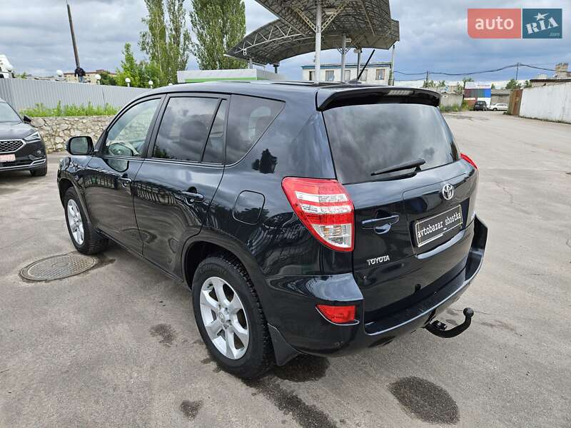 Позашляховик / Кросовер Toyota RAV4 2011 в Шостці