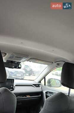 Внедорожник / Кроссовер Toyota RAV4 2021 в 