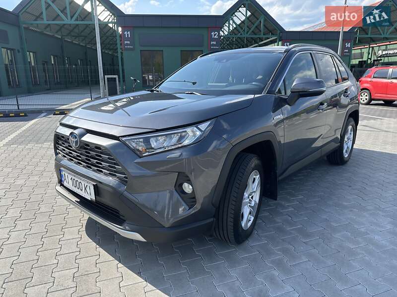 Позашляховик / Кросовер Toyota RAV4 2020 в 