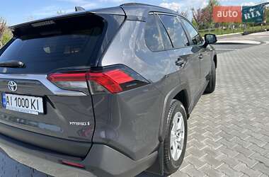 Позашляховик / Кросовер Toyota RAV4 2020 в 