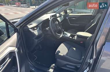 Позашляховик / Кросовер Toyota RAV4 2020 в 