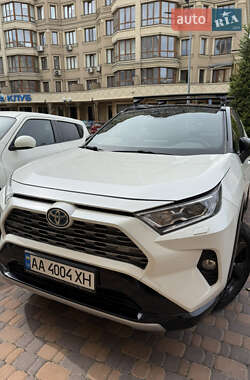 Внедорожник / Кроссовер Toyota RAV4 2019 в Киеве