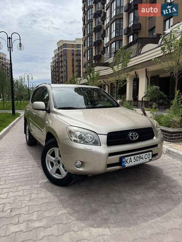 Внедорожник / Кроссовер Toyota RAV4 2007 в 