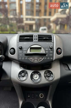 Внедорожник / Кроссовер Toyota RAV4 2007 в 