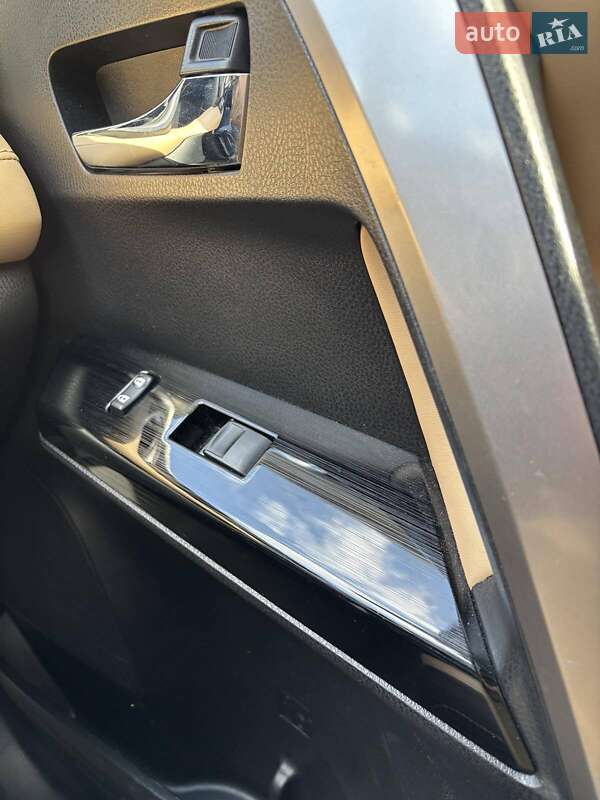 Позашляховик / Кросовер Toyota RAV4 2017 в Тернополі фото 16 Позашляховик / Кросовер Toyota RAV4 2017 в Тернополі