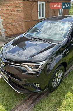 Внедорожник / Кроссовер Toyota RAV4 2017 в Ровно