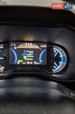 Позашляховик / Кросовер Toyota RAV4 2021 в 
