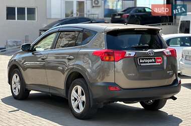 Позашляховик / Кросовер Toyota RAV4 2014 в 