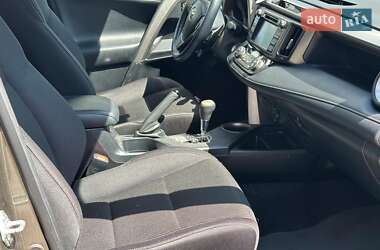 Позашляховик / Кросовер Toyota RAV4 2014 в 