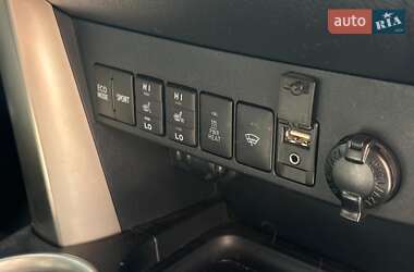 Позашляховик / Кросовер Toyota RAV4 2014 в 
